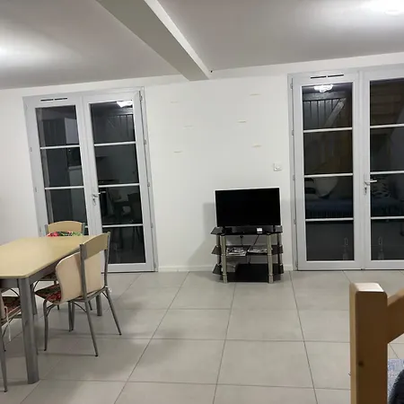 Grand Au Centre De Les Bains Apartamento *